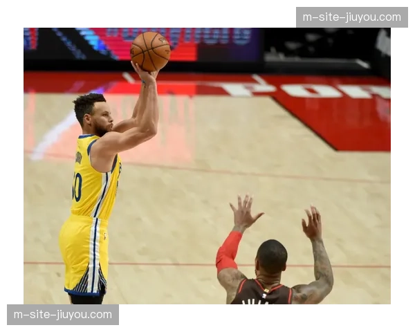 姜至鹏攻防两端表现回升 深圳新鹏城边卫送出关键助攻 姜至鹏攻防两端表现回升 深圳新鹏城边卫送出关键助攻